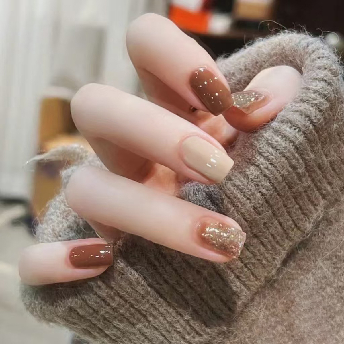 Nail Art Simple Elegant - 24Pcs 캐러멜 브라운 옹 브르 반짝이