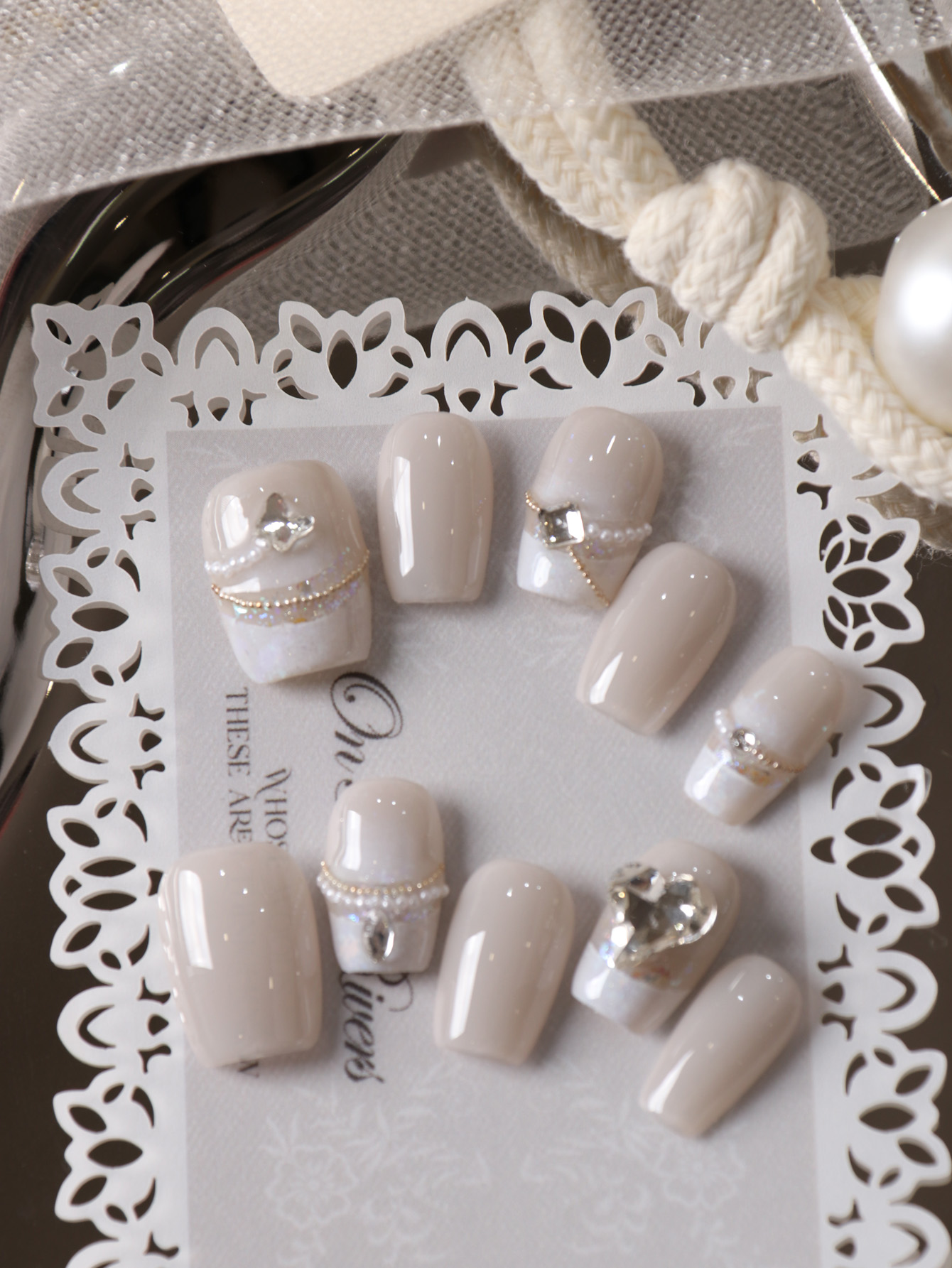 10개입 프레스온 네일 짧은 화이트 네일 플래시 다이아 - Nail Art Fake Nails 리뷰 및 가격